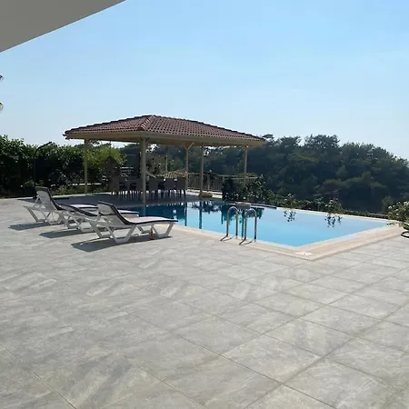 Venus Hotel *